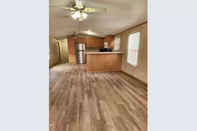 502 Magnusson Ave, Palacios, TX 77465 - Photo 4