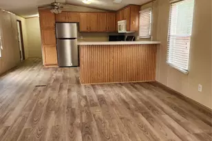 502 Magnusson Ave, Palacios, TX 77465 - Photo 4