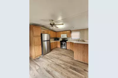 502 Magnusson Ave, Palacios, TX 77465 - Photo 8