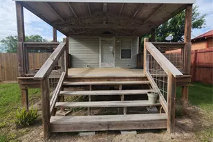 502 Magnusson Ave, Palacios, TX 77465 - Photo 20
