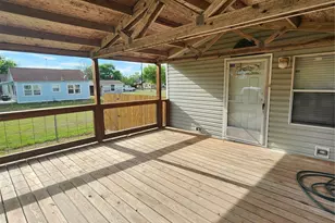 502 Magnusson Ave, Palacios, TX 77465 - Photo 18