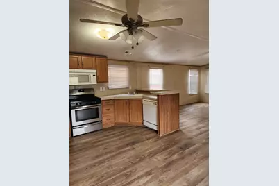 502 Magnusson Ave, Palacios, TX 77465 - Photo 6
