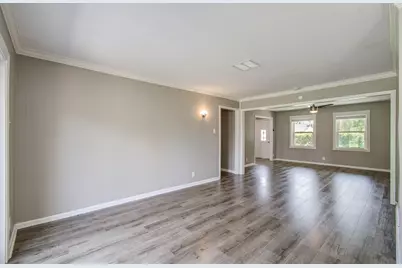 9410 Highmeadow Drive, Houston, TX 77063 - Photo 10