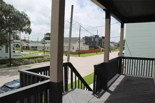 1015 30th St, Galveston, TX 77550 - Photo 6