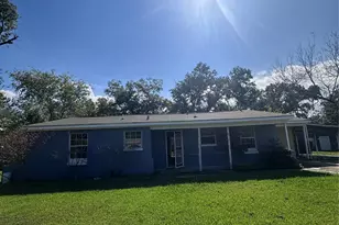 108 Yaupon Dr, Baytown, TX 77520 - Photo 1