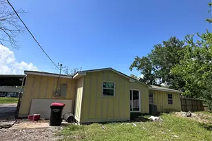 108 Yaupon Dr, Baytown, TX 77520 - Photo 2