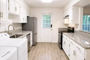 12913 Trail Hollow Dr, Houston, TX 77079 - Photo 6