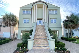 919 Long Reach Dr, Tiki Island, TX 77554 - Photo 1