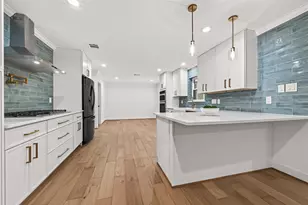 11322 Oak Spring Dr E, Houston, TX 77043 - Photo 2