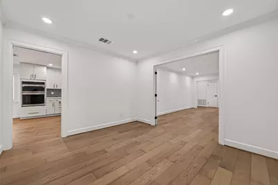 11322 Oak Spring Drive E, Houston, TX 77043 - Photo 8