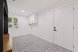 11322 Oak Spring Dr E, Houston, TX 77043 - Photo 10