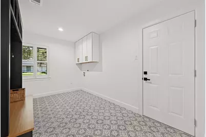11322 Oak Spring Drive E, Houston, TX 77043 - Photo 10