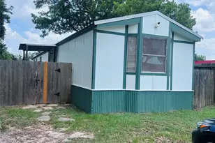 420 10th St, Hempstead, TX 77445 - Photo 1