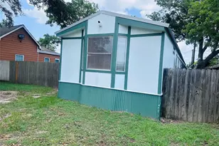420 10th St, Hempstead, TX 77445 - Photo 2