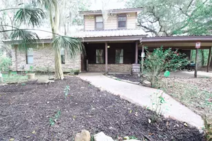605 NE Clayton St, Dayton, TX 77535 - Photo 2