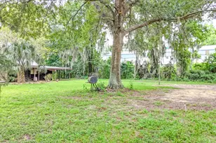 605 NE Clayton St, Dayton, TX 77535 - Photo 14