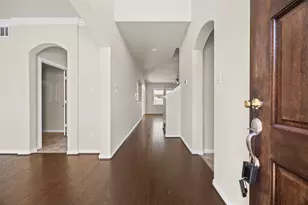 6527 Hunters Trace Ln, Baytown, TX 77521 - Photo 2