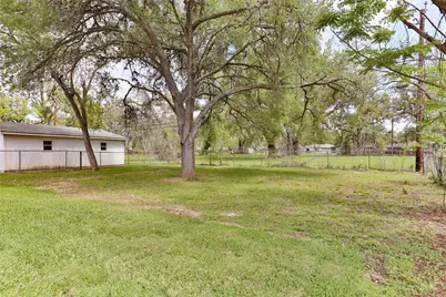 223 Laurel Street, Lake Jackson, TX 77566 - Photo 22