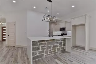 223 Laurel St, Lake Jackson, TX 77566 - Photo 6