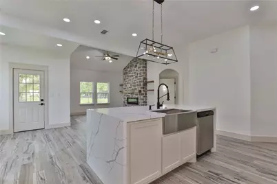 223 Laurel Street, Lake Jackson, TX 77566 - Photo 4