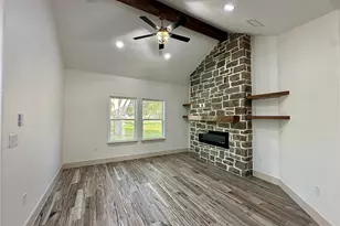 223 Laurel St, Lake Jackson, TX 77566 - Photo 4