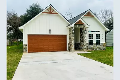 223 Laurel Street, Lake Jackson, TX 77566 - Photo 2