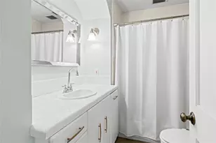 721 Ralfallen St, Houston, TX 77008 - Photo 20