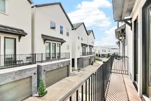 2014 St Charles St, Houston, TX 77003 - Photo 4