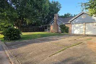 5205 Winding Brook Dr, Dickinson, TX 77539 - Photo 2
