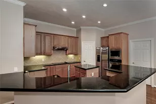 146 E Northcastle Cir, The Woodlands, TX 77384 - Photo 12