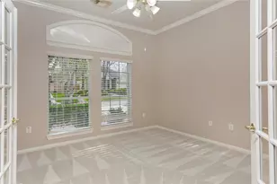 146 E Northcastle Cir, The Woodlands, TX 77384 - Photo 8