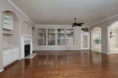 146 E Northcastle Circle, The Woodlands, TX 77384 - Photo 10