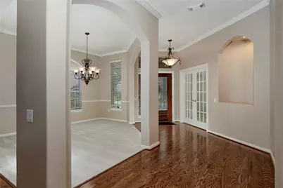 146 E Northcastle Circle, The Woodlands, TX 77384 - Photo 4