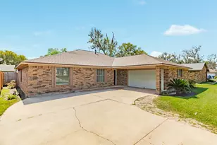 305 Freeman Blvd, West Columbia, TX 77486 - Photo 2