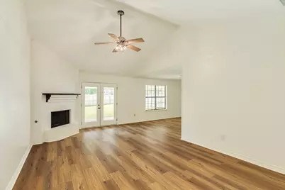 305 Freeman Boulevard, West Columbia, TX 77486 - Photo 10