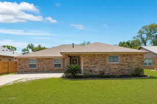 305 Freeman Blvd, West Columbia, TX 77486 - Photo 1
