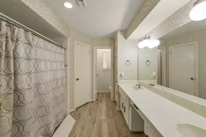 11922 Moorcreek Drive, Houston, TX 77070 - Photo 32