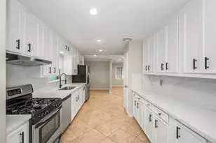 5037 W 43rd St, Houston, TX 77092 - Photo 2