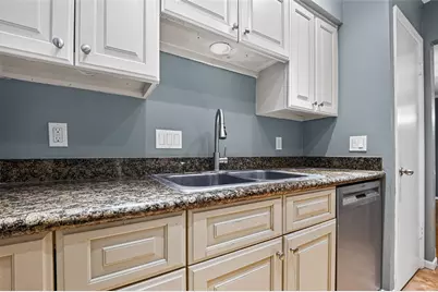 7575 Katy Freeway #18, Houston, TX 77024 - Photo 8