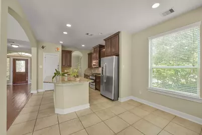 110 N Victoriana Circle, The Woodlands, TX 77389 - Photo 14
