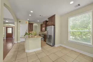110 N Victoriana Cir, The Woodlands, TX 77389 - Photo 14