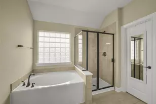 110 N Victoriana Cir, The Woodlands, TX 77389 - Photo 28