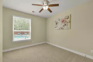 110 N Victoriana Cir, The Woodlands, TX 77389 - Photo 18