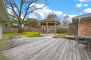 1722 Shannon Valley Dr, Houston, TX 77077 - Photo 32