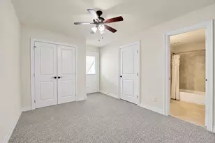 26 W Oaks Dr, Houston, TX 77058 - Photo 30