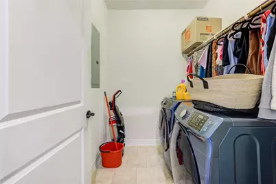 26 W Oaks Drive, Houston, TX 77058 - Photo 34