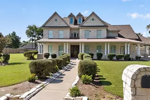 535 Evans St, Winnie, TX 77665 - Photo 2