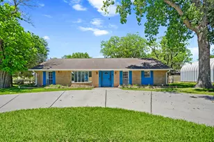 1218 S Johnson St, Alvin, TX 77511 - Photo 1