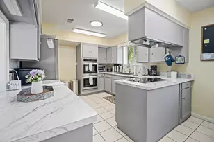 1218 S Johnson St, Alvin, TX 77511 - Photo 10