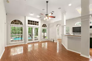 71 E Sterling Pond Cir, The Woodlands, TX 77382 - Photo 8